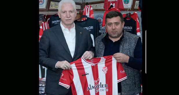 Başkan Ocaklı Vali Gül'e Gümüşhanespor forması hediye etti
