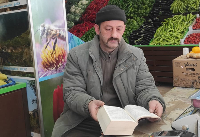  Şiranlı Esnaftan Örnek Davranış: ''Her Fırsatta Okuyor