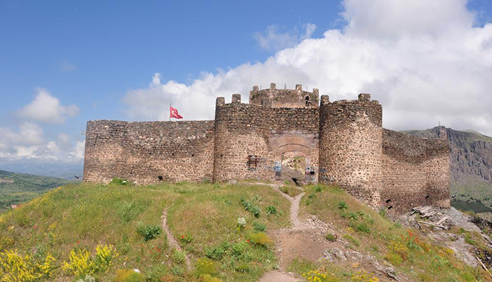 Tarih Sessiz Kalmasın: Şebinkarahisar Kalesi Turizme Açılmalı