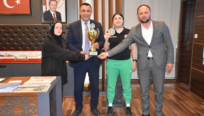 Şampiyon Sporcudan Başkan Başer’e Nezaket Ziyareti