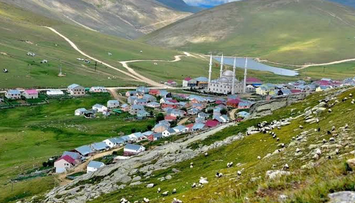  Kazıkbeli Yaylası Tüm Bölge Halkını Kucaklıyor