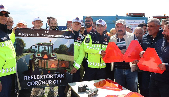 Reflektör Tak, Görünür Ol: Jandarma’dan Tarım Araçlarına Güvenlik Eğitimi