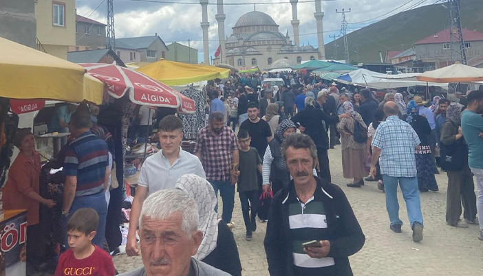 Kazıkbeli Kır Pazarı Her Çarşamba Tıklım Tıklım