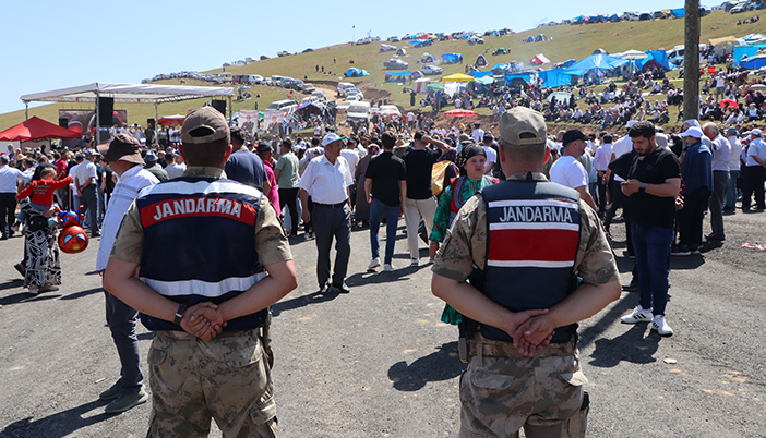 Kazıkbeli Yaylası’nda 20 Bin Kişi Bir Arada