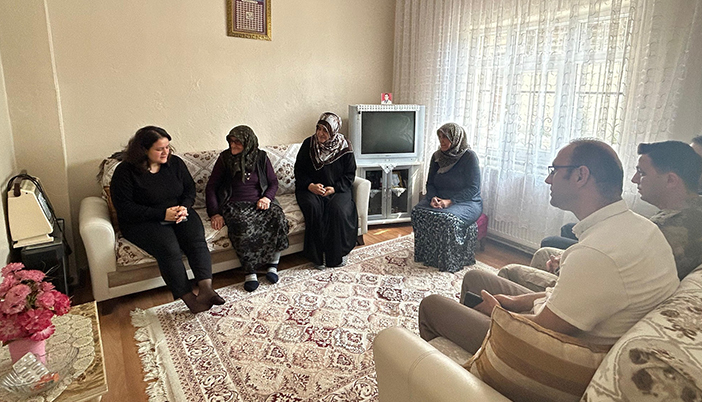  Şiran Kaymakamı Zeynep Topcu Şehit Ailelerini Ziyaret Etti