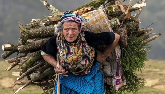 Karadeniz Kadını Çalışkandır