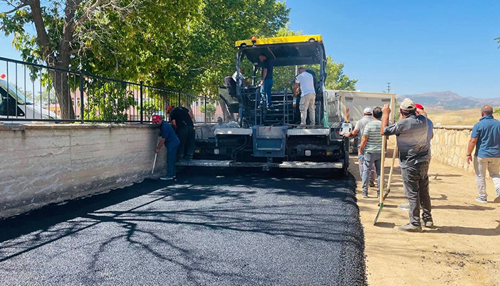 Köse’de Bayburt Bağlantı Yolu Asfaltlanıyor