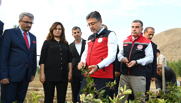 Bayburt’ta Tarım ve Orman Bakanı Yumaklı’dan Temaslar