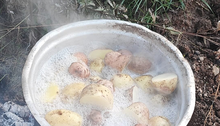 Kış Hazırlığında Son Günler: Kazanda Patates Keyfi