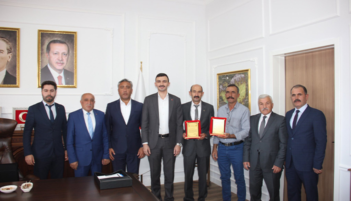Köse’de 2025 Yılının Hizmet Öncüleri Ödüllendirildi