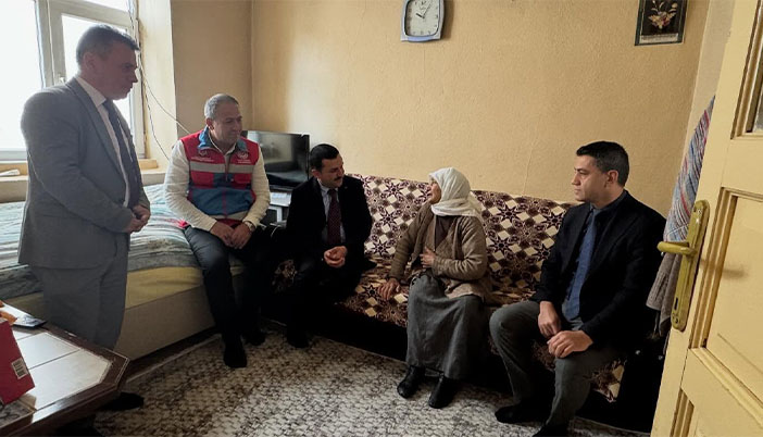 Kaymakam Yılmaz Yaşlıları Ziyaret Etti