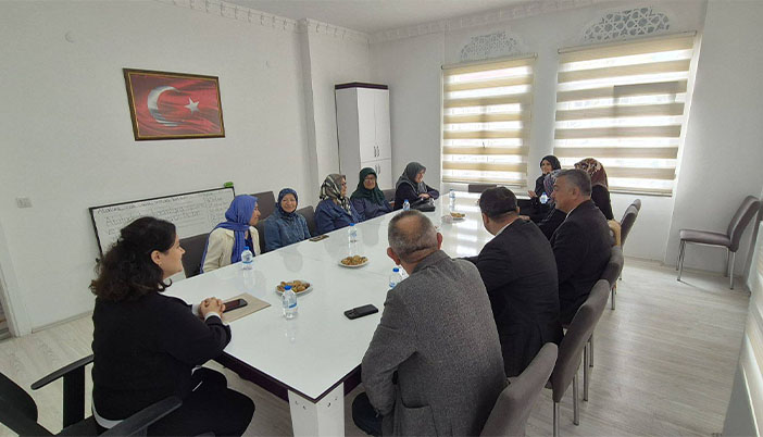 Şiran’da Okuma Yazma Kursunu Tamamlayan Kursiyerler Belgelerini Aldı