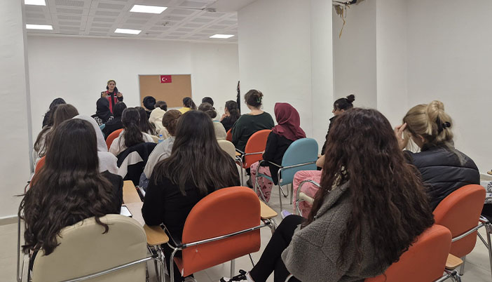 Aile ve Sosyal Hizmetler İl Müdürlüğü’nden Üniversiteli Gençlere Farkındalık Eğitimi