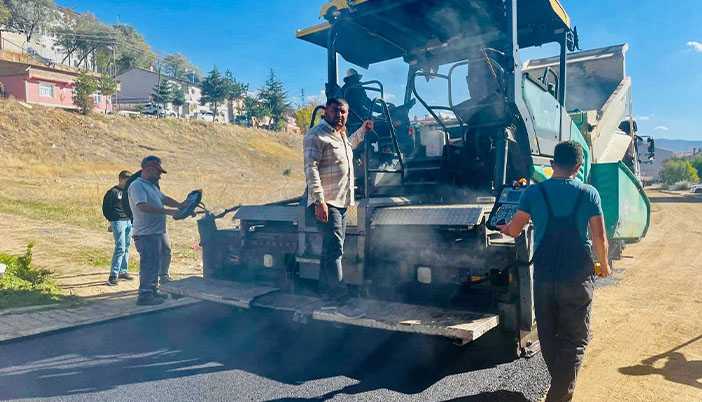 Köse’de Yeni Kaymakamlık Binasının Yolu da Yenileniyor