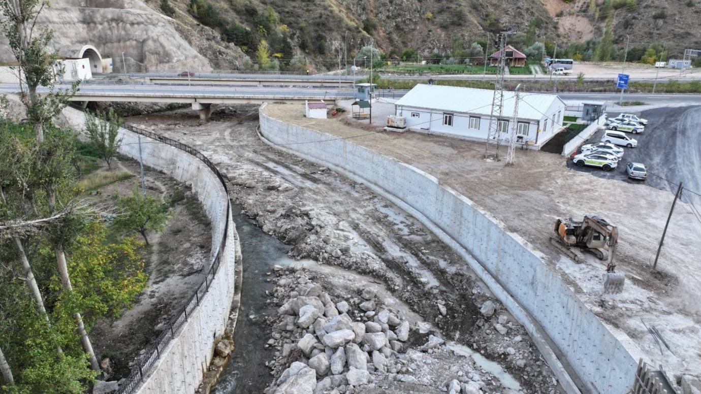 Gümüşhane Şehiriçi Dereleri Kontrol İnşaatı Devam Ediyor