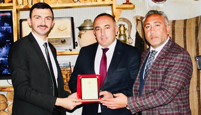 Köse Mal Müdürü Yakup Atsız’a Plaketle Veda