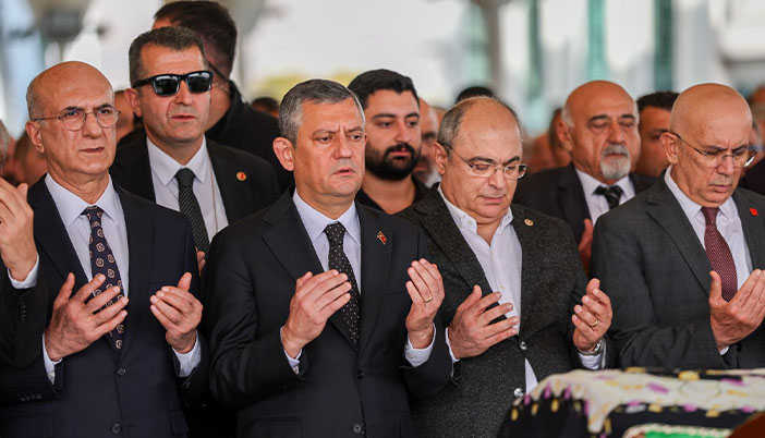 CHP Genel Başkanı Özgür Özel, Eski Vekili Acı Gününde Yalnız Bırakmadı