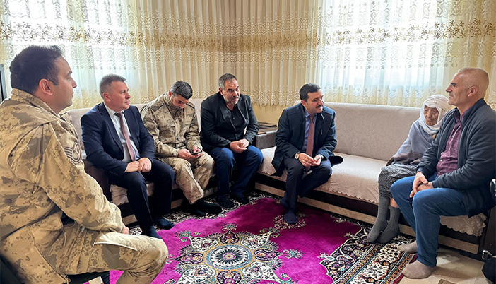 Kaymakam Yılmaz’dan Yeniyol Köyü Büyüklerine Ziyaret