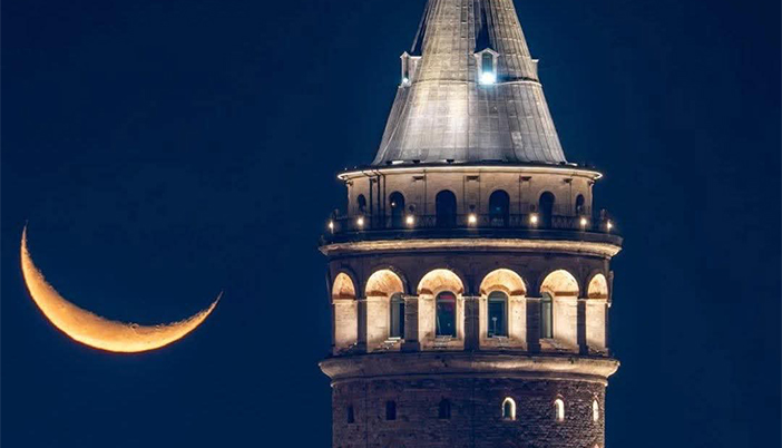 İstanbul’da Hilal, Galata Kulesi ile Buluştu