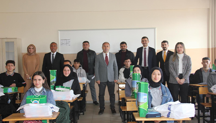 Köse’de Öğrencilere Kaynak Kitap Desteği