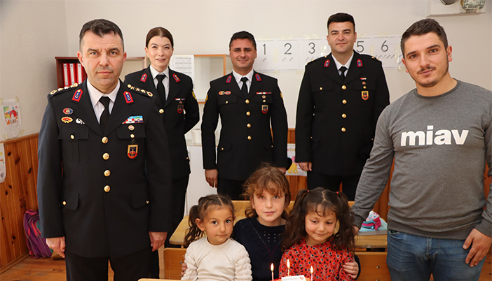 İl Jandarmadan Öğretmenler Günü’nde Duygulandıran Kutlama