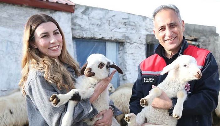 Kars’ta Köyüne Dönen Gül Çiçek Aday, Hayvancılıkta Başarı Hikâyesi Yazıyor