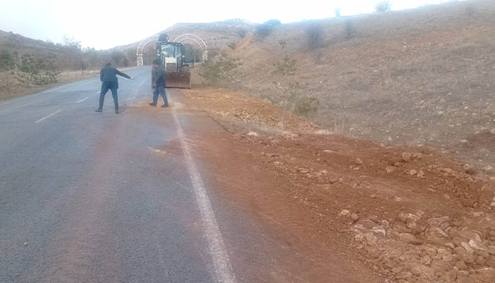 Gümüşgöze Beldesinde Yol Genişletme Çalışmaları Sürüyor