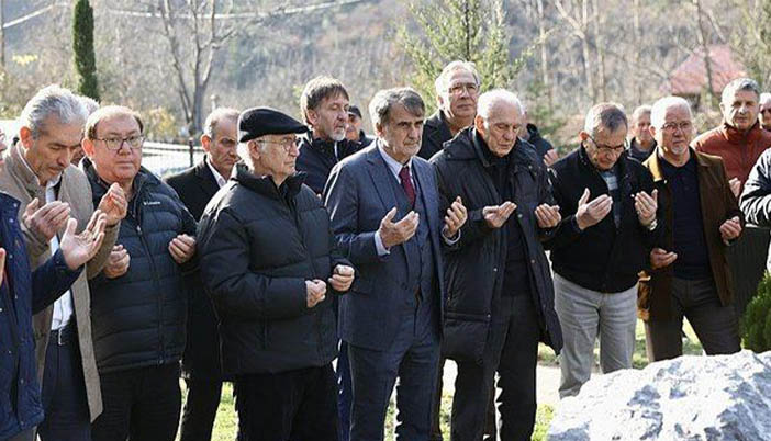 Trabzonspor’un Efsane İsmi Özkan Sümer Mezarı Başında Anıldı