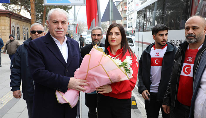 Dünya Şampiyonu Elif Nur Turhan Bayburt’ta Coşkuyla Karşılandı