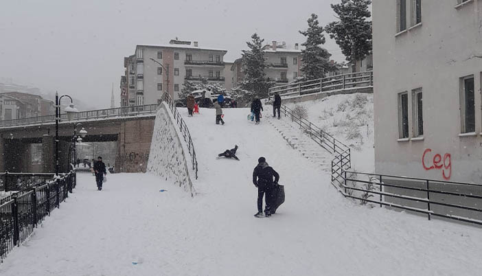 En Çok Çocuklar Sevindi, Gümüşhane’de Kar, Sırada Eğlence Var
