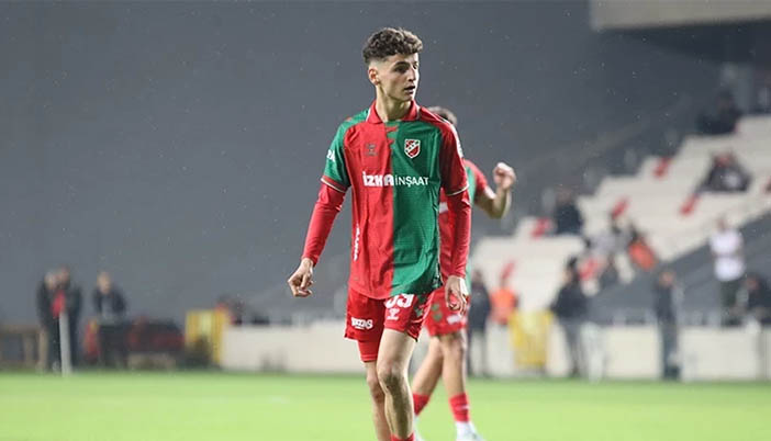 Gümüşhaneli Genç Yetenek Adem Yeşilyurt Trabzonspor’a İmza Attı