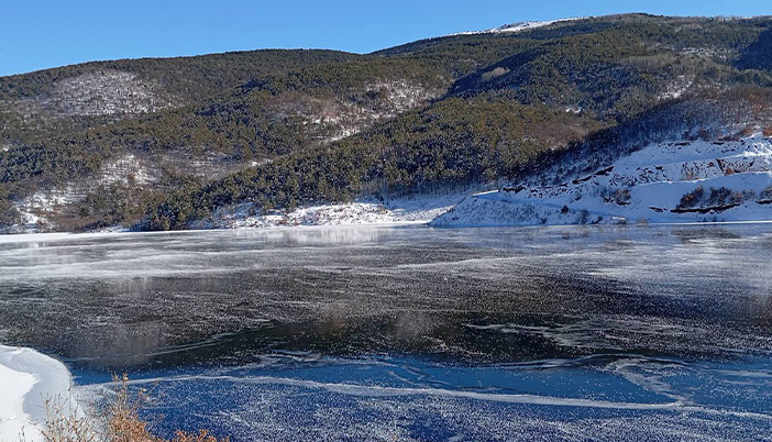 Söğütlü Barajı Buz Tuttu, Belde Eksi 25 Dereceyi Gördü