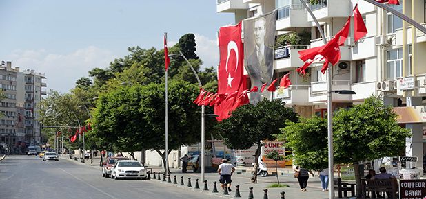 Antalya bayraklarla donatıldı