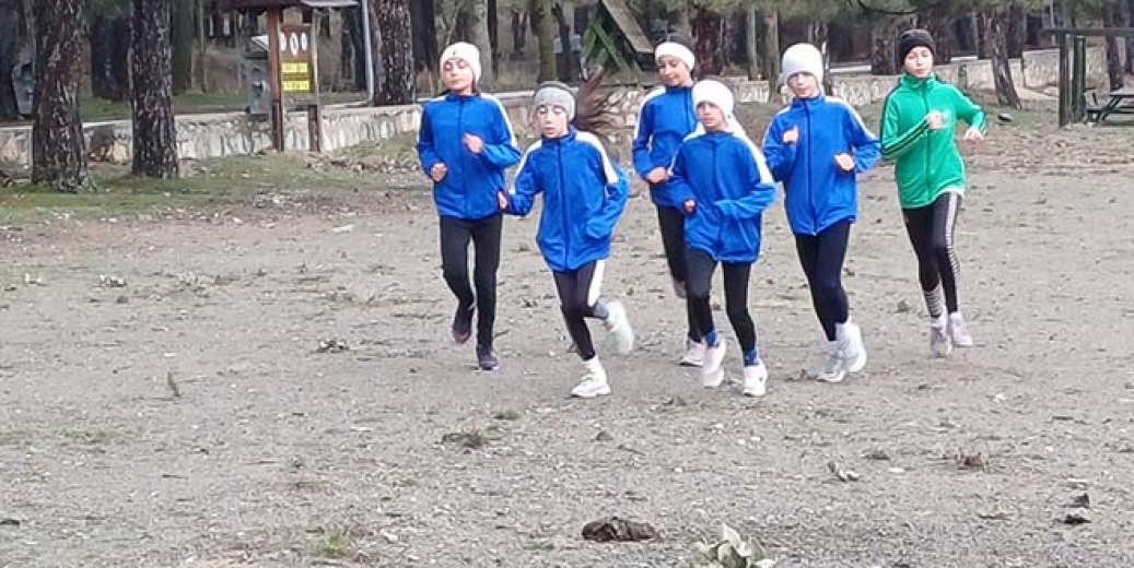 Bir çift ayakkabı bir eşofman atletizm demek değildir