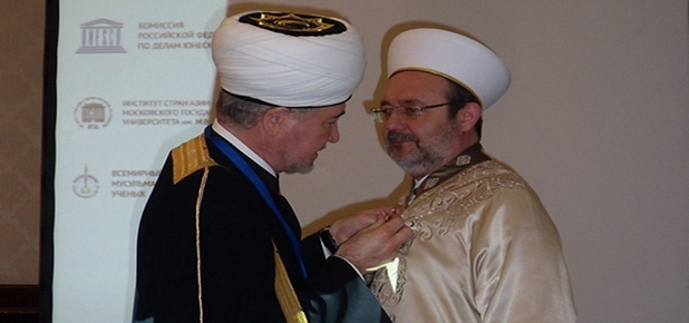 DİB Görmez'e Rusya Müslümanlarından Tesekkur Nişanı