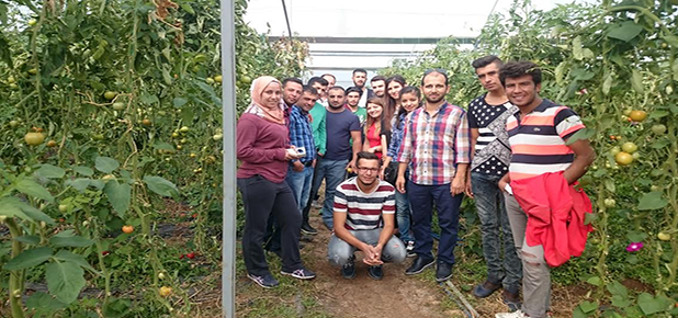 Elmalı MYO öğrencileri sera böceklerini yerinde gördü