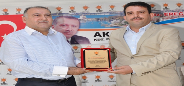 Erdoğan’a Hizmetleri  İçin Plaket Verildi