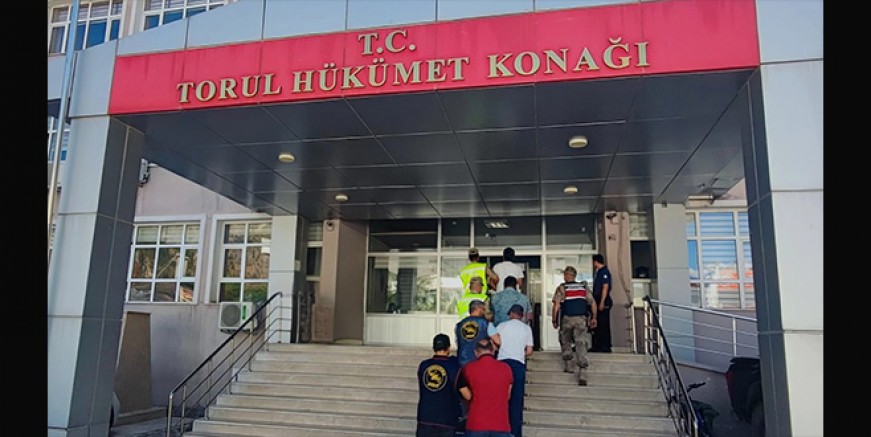 Nitelikli hırsızlık yapan ve trafik güvenliğini tehlikeye sokan beş kişi tutuklandı