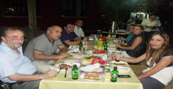 Özcankoleji’nden Medya Temsilcilerine Plaket
