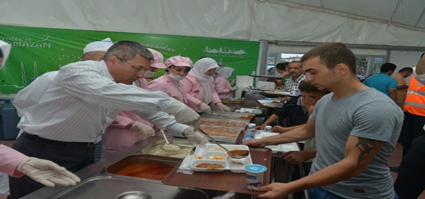 Pendik’te Ramazan’ın ruhuna yakışan iftar