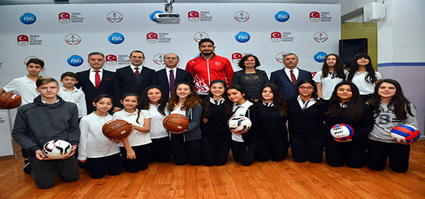 P&G Türkiye, TMOK ve MEB iş birliği ile  81 ilde 81 okul yeni spor malzemesine kavuşuyor